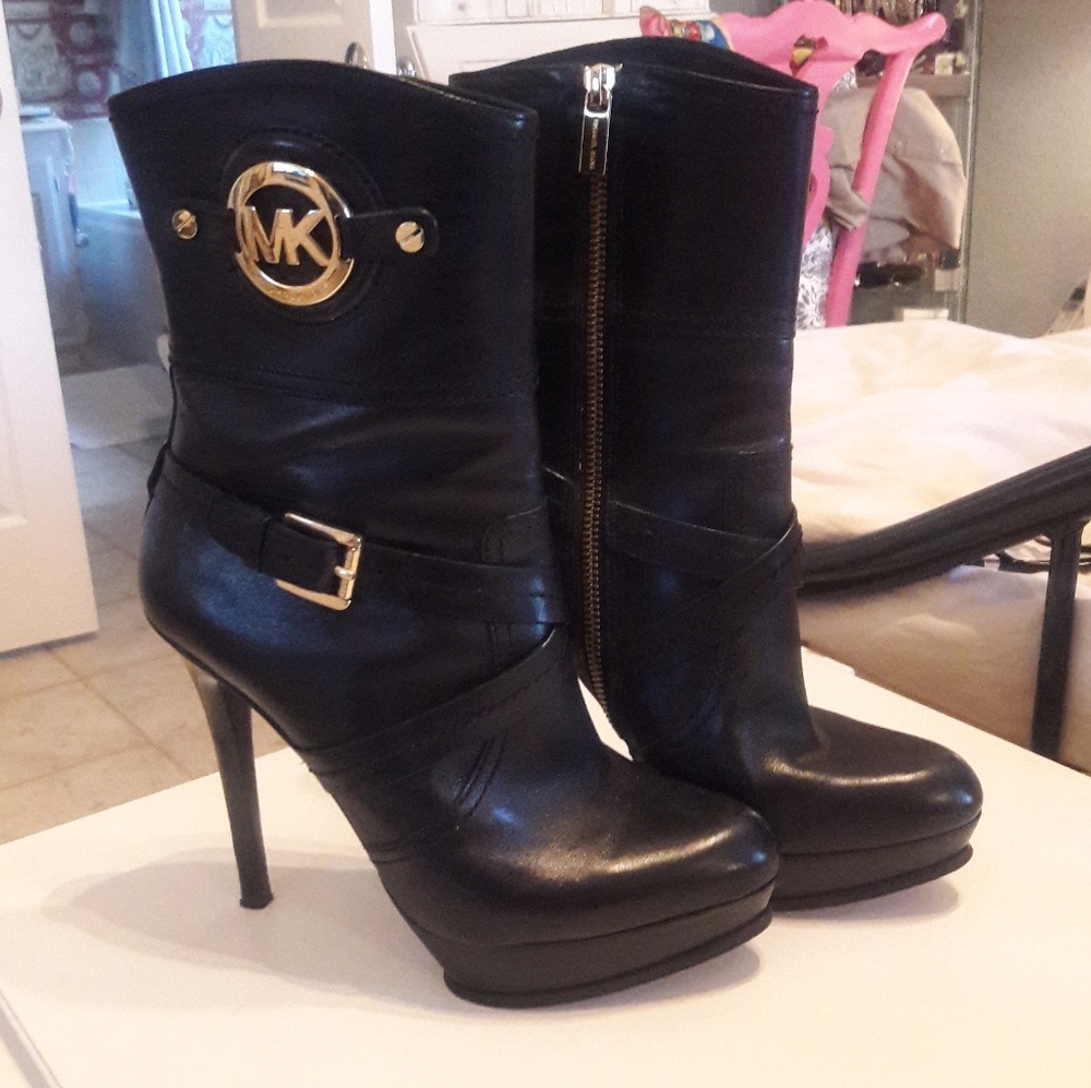 Michael Kors Black Stockard size 8M booties.